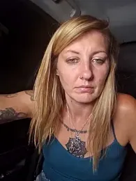 SheIsSomething stripchat stream image