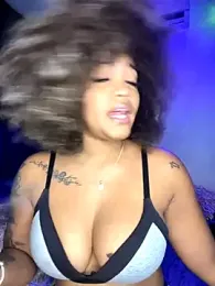 riri_brunnete stripchat stream image