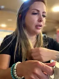 _Abril-Office1 stripchat stream image