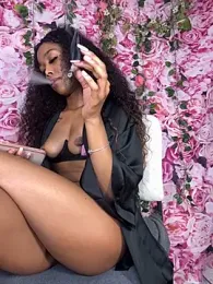 mismialove stripchat stream image