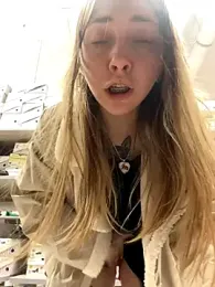 Sunny___Bunny stripchat stream image