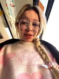 babydolll stripchat stream image