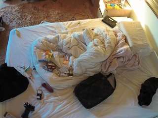 voyeurcam-julmodels-whitebed-3 camsoda stream image