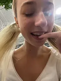 Lia__Love stripchat stream image