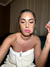 KirstieVegas stripchat stream image