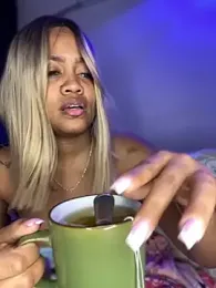 riri_brunnete stripchat stream image