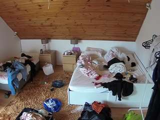 voyeurcam-julmodels-whitebed-2 camsoda stream image