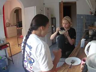 voyeurcam-julmodels-kitchen camsoda stream image