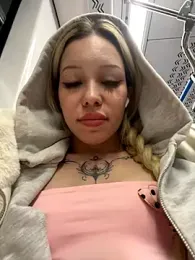 babydolll stripchat stream image