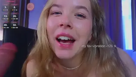 milly_shy stripchat stream image