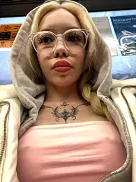 babydolll stripchat stream image