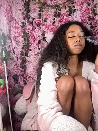 mismialove stripchat stream image