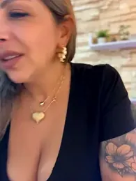 _Abril-Office1 stripchat stream image