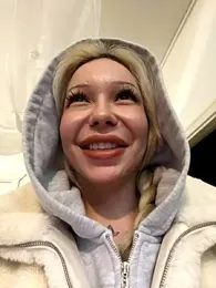 babydolll stripchat stream image