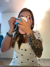 _Abril-Office1 stripchat stream image