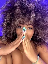 riri_brunnete stripchat stream image