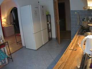 voyeurcam-julmodels-kitchen camsoda stream image