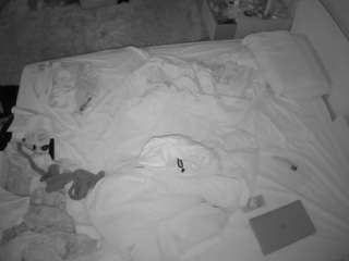 voyeurcam-julmodels-whitebed-3 camsoda stream image