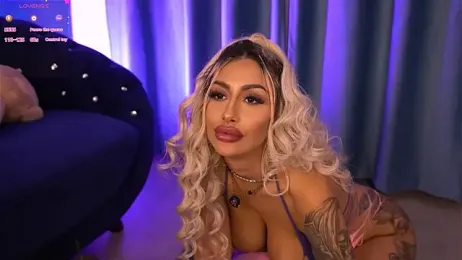 GoldenAmber stripchat stream image