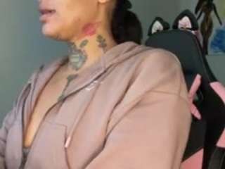 iambaldheadbrittany camsoda stream image