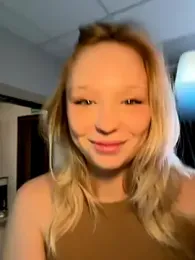 RollDolls stripchat stream image