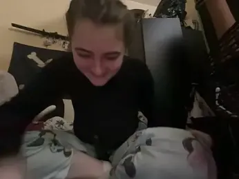 Snowbunnycake_131 stripchat stream image