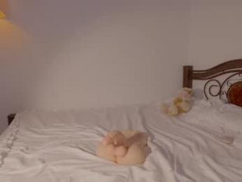 nicolle_mitchelle chaturbate stream image, 19.02.2026 14:40