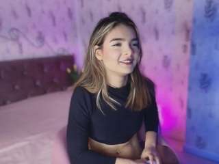 emyliesander camsoda stream image