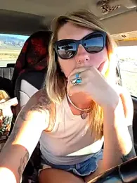 SheIsSomething stripchat stream image