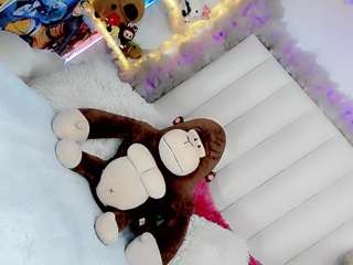 cute-estefany camsoda stream image