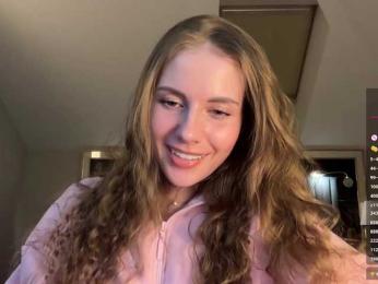 VikkiExtraCheese bongacams stream image, 15.04.2026 19:30