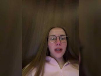 VikkiExtraCheese bongacams stream image, 28.04.2026 20:00