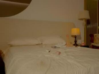 nicolle_mitchelle chaturbate stream image, 01.05.2026 23:50
