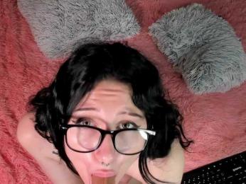 GlitchDoll bongacams stream image, 27.06.2026 23:00
