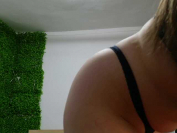 EmilyxJames bongacams stream image